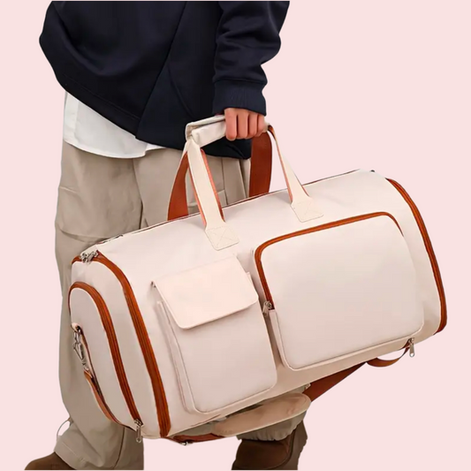 Sac cabine Moduleva beige en contexte voyage – pratique, élégant et pas cher. Doublure innovante pour gagner de la place et voyager léger.